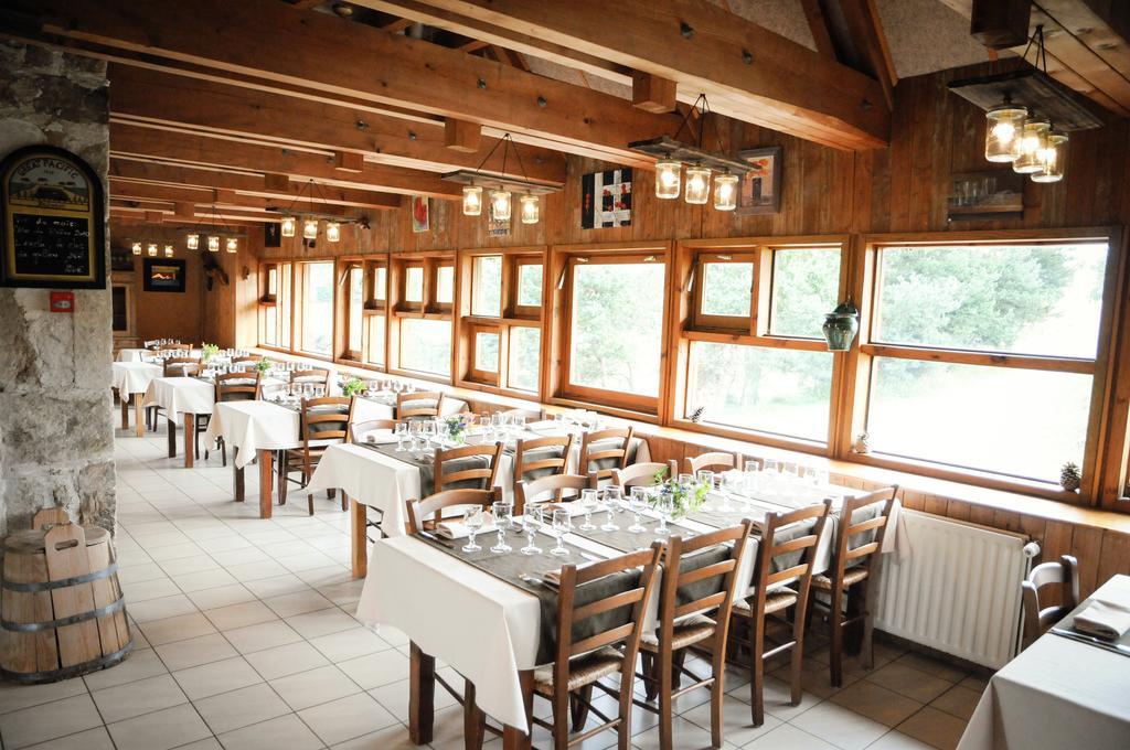 Le Jas Du Mas Hotel Saint-Anthème Kültér fotó